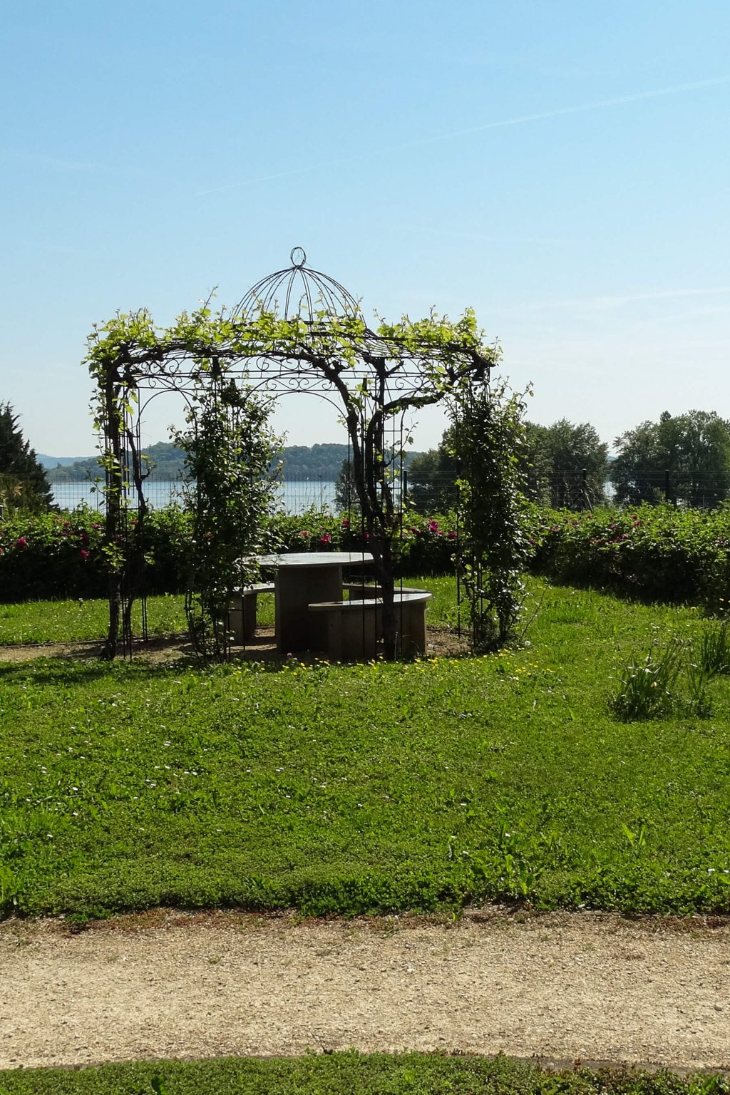 Une pergola dans le parc de Mon Repos.